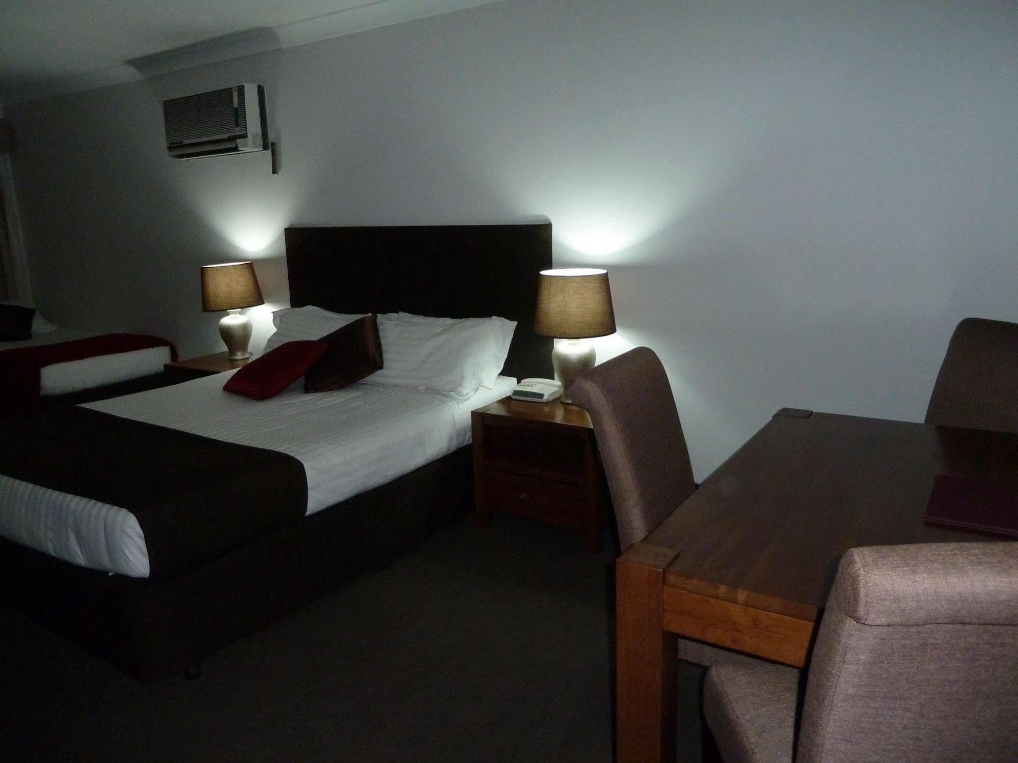 The Aston Motel Тамуърт Екстериор снимка