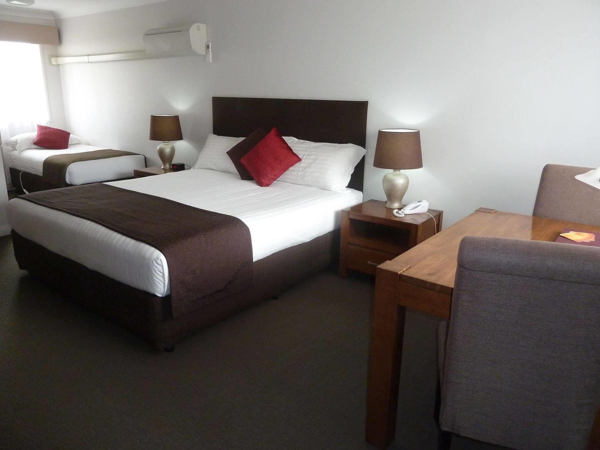 The Aston Motel Тамуърт Екстериор снимка
