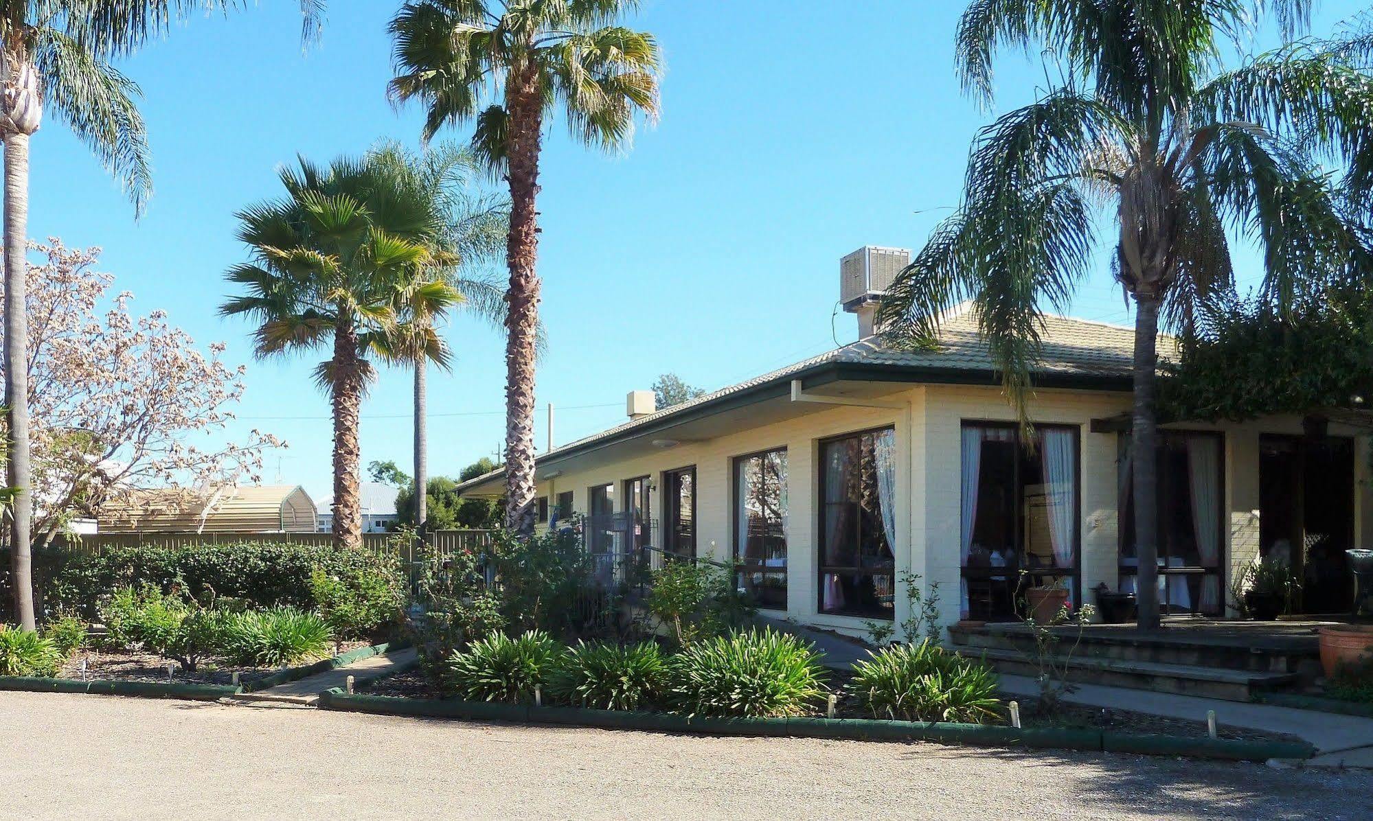 The Aston Motel Тамуърт Екстериор снимка